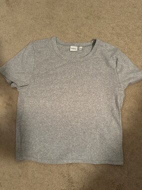 New Sunday Best Aritzia Grey Tee Large